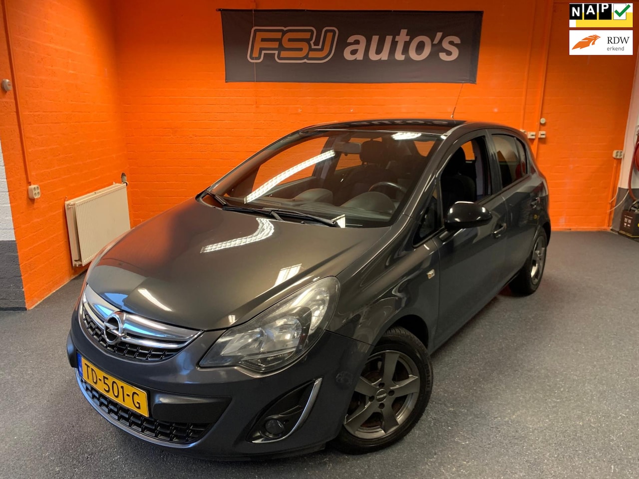 Opel Corsa - 1.4-16V SPORT / 5 DEURS / AIRCO / APK 10-12-2025!! - AutoWereld.nl