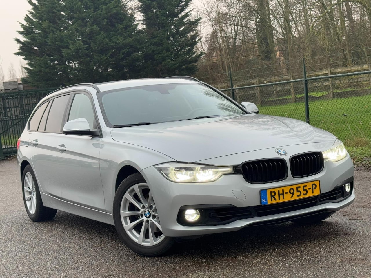 BMW 3-serie Touring - 320i Corporate Lease Executive /BTW/Automaat/Navi/Led/Stoelverwarming/ - AutoWereld.nl