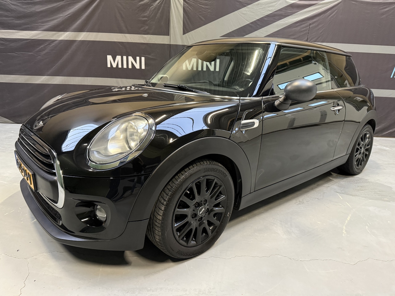 MINI One - Mini 1.2 Chili. Climate/cruise, half leer,16". Harman Kardon ! Zeer mooi !! - AutoWereld.nl