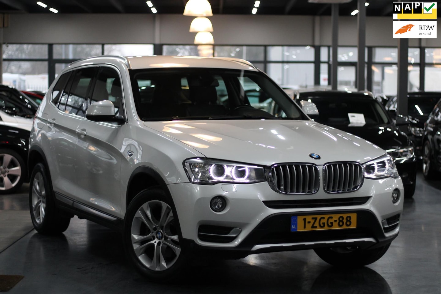 BMW X3 - SDrive20i Executive |AUT. | NAVI | ANGEL EYES | - AutoWereld.nl