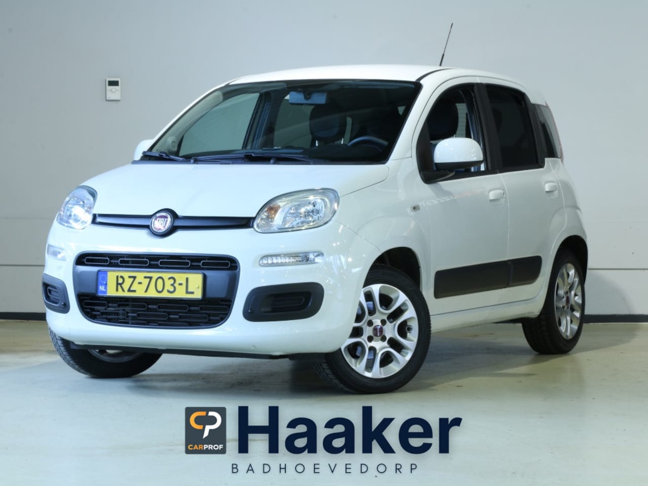 Fiat Panda - 80pk Sempre * ALL-IN PRIJS * 1 JAAR GARANTIE - AutoWereld.nl