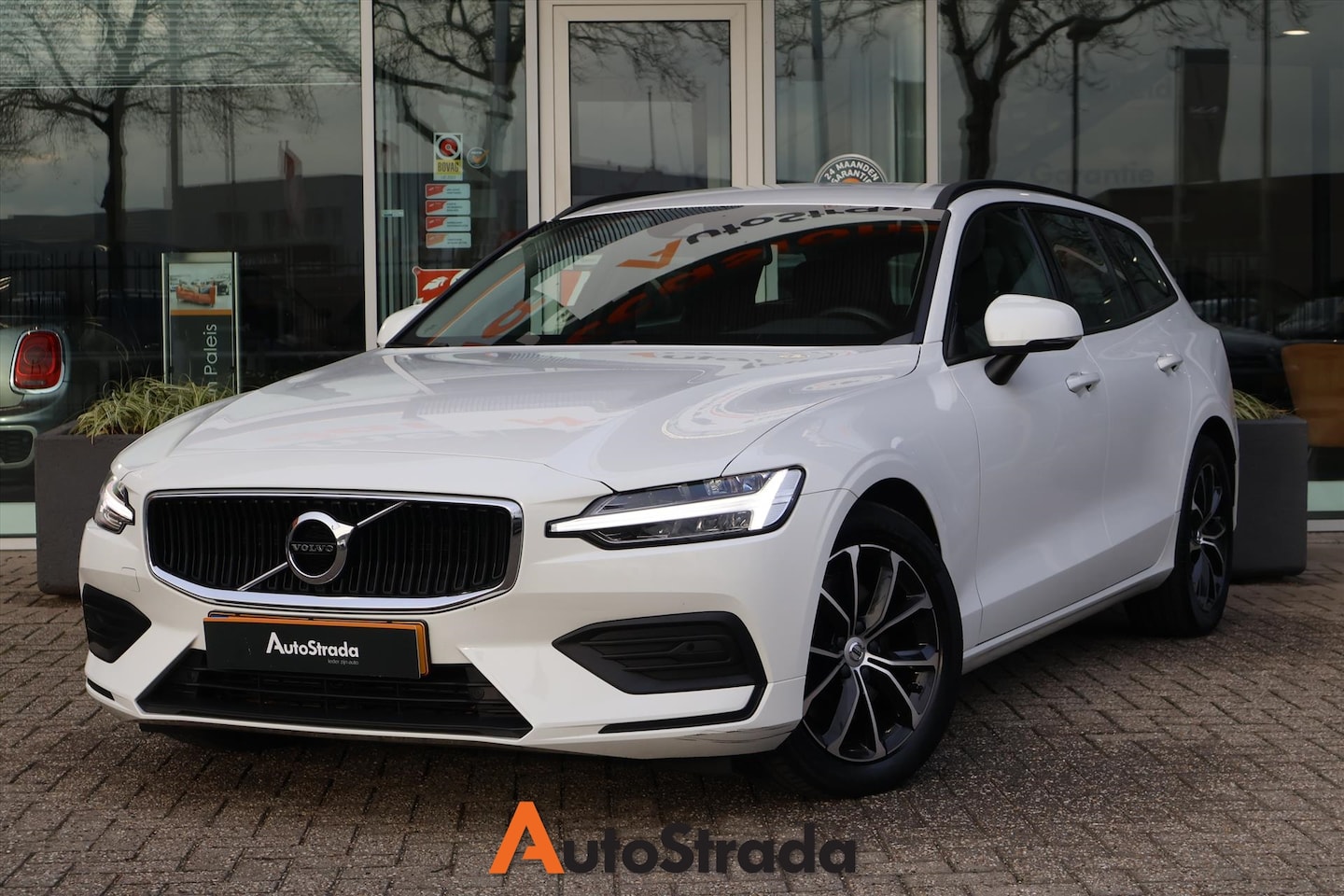 Volvo V60 - B3 Momentum 163pk Geartronic Mild Hybrid | Camera | Navi | Carplay | Virtual | LED - AutoWereld.nl