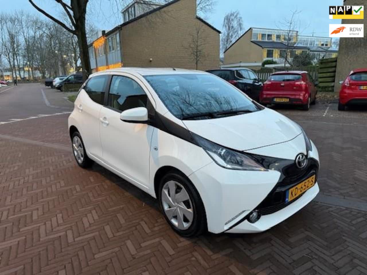 Toyota Aygo - Camera / 47.000 NAP / Volledig dealer onderhouden / 5 deurs - AutoWereld.nl