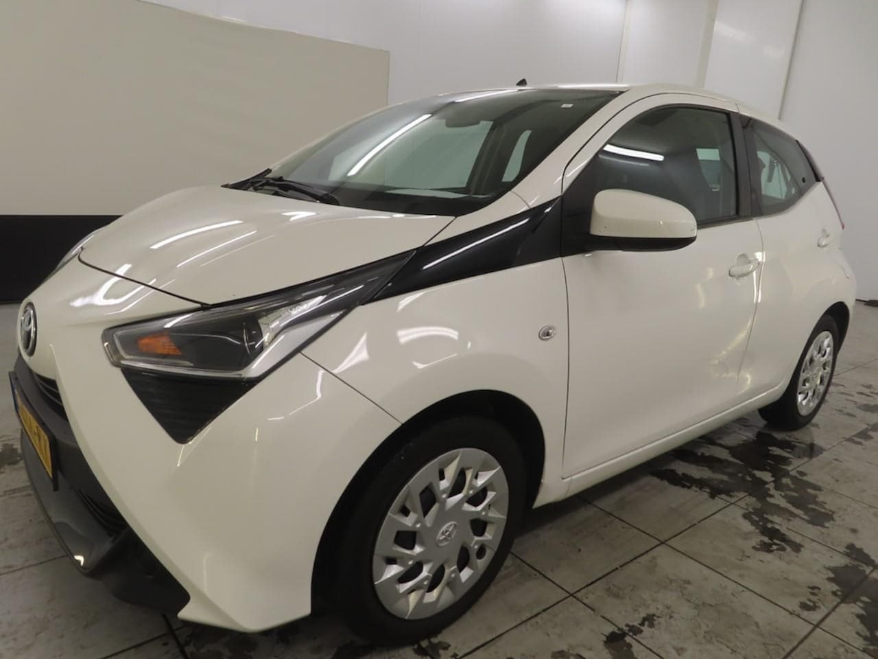 Toyota Aygo - 1.0 VVT-i x-play 1.0 VVT-i x-play - AutoWereld.nl