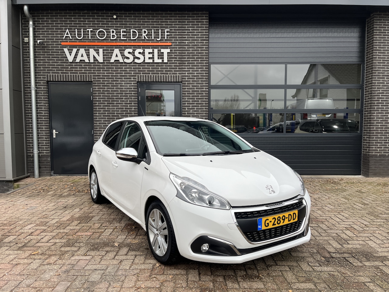 Peugeot 208 - 1.2 PureTech Signature Navi , Cruise - AutoWereld.nl