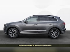 Volkswagen Touareg - 3.0 TSi eHybrid 4M Elegance ACC Panoramadak Stoelkoeling Memory Trekhaak Camera