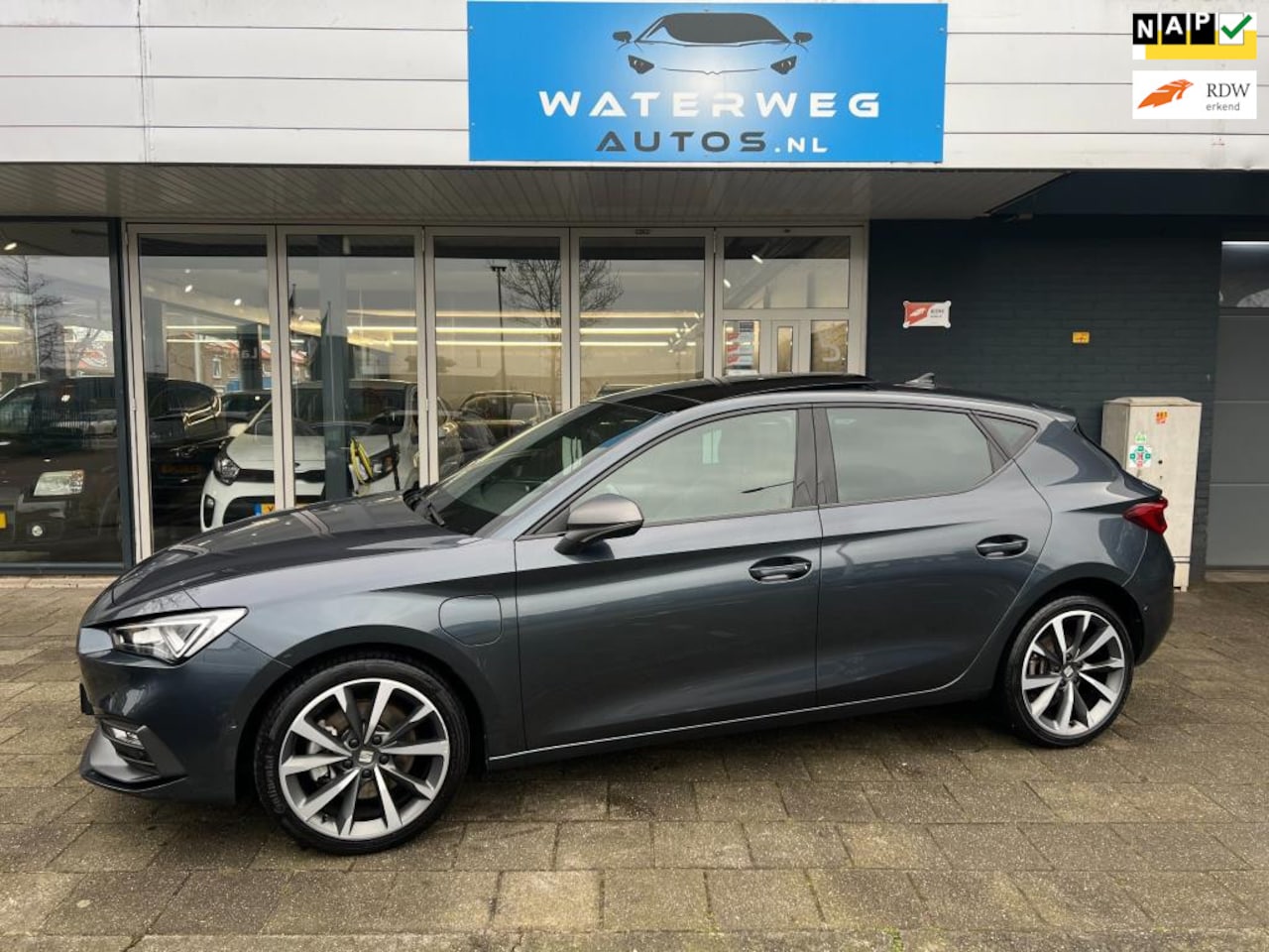 Seat Leon - 1.4 TSI eHybrid PHEV FR Business Intense 204PK PANO/CAMERA - AutoWereld.nl