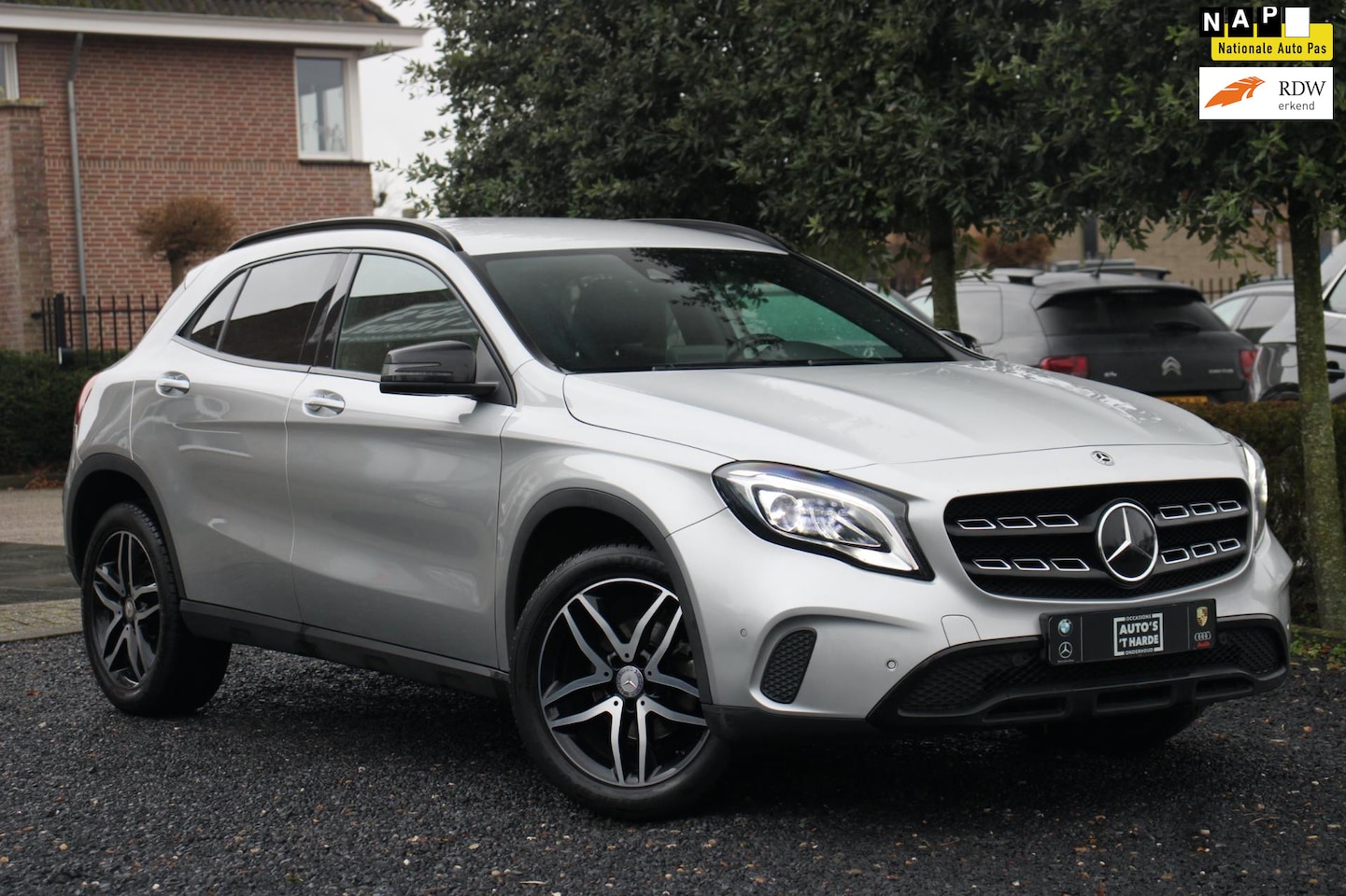 Mercedes-Benz GLA-Klasse - 200 d Premium Aut. Trekhaak Camera Leder LED Carbon PDC 18'' - AutoWereld.nl