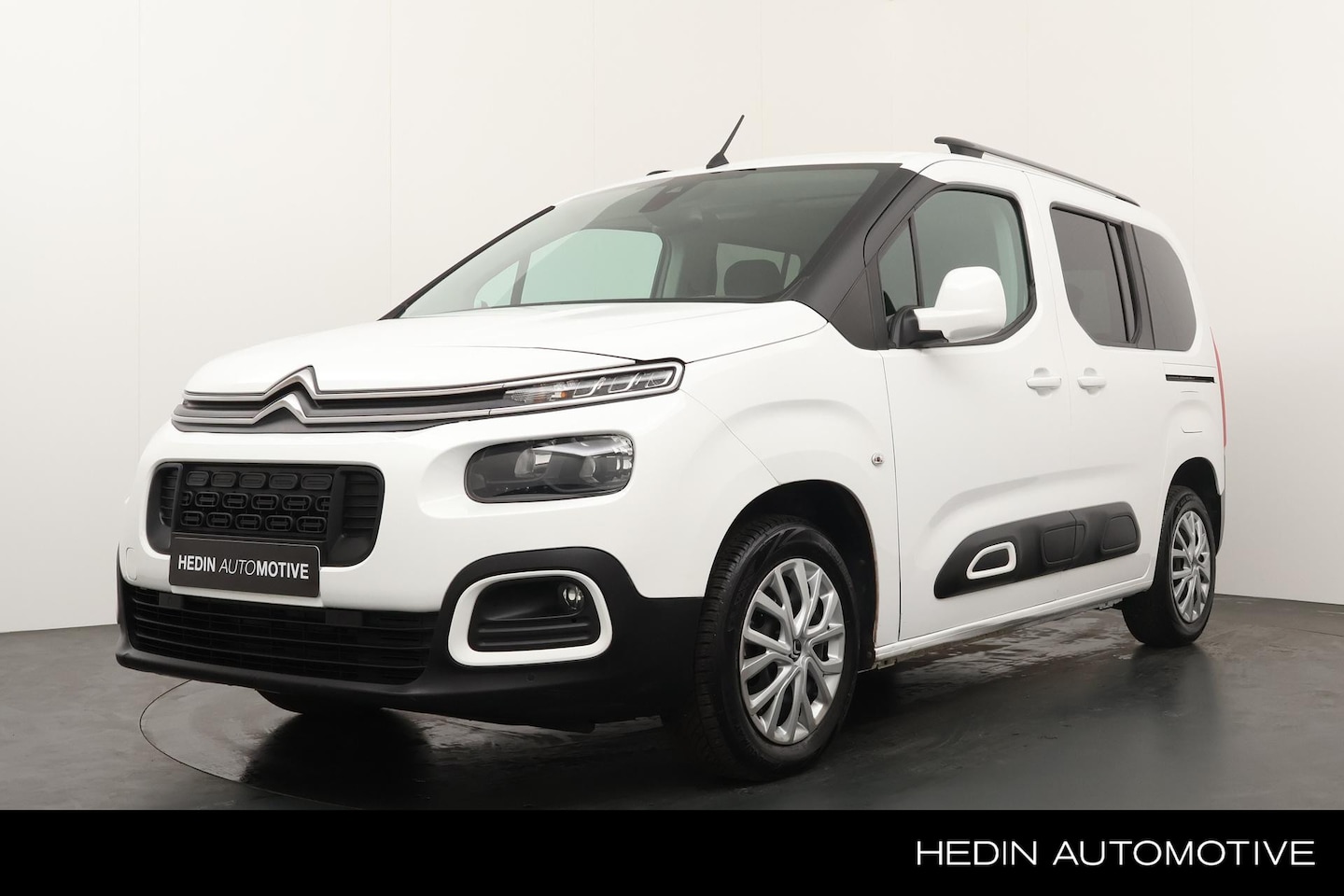 Citroën Berlingo - 1.2 130PK Shine Automaat | Navigatie | Camera | Climate control | Apple Carplay/Android Au - AutoWereld.nl