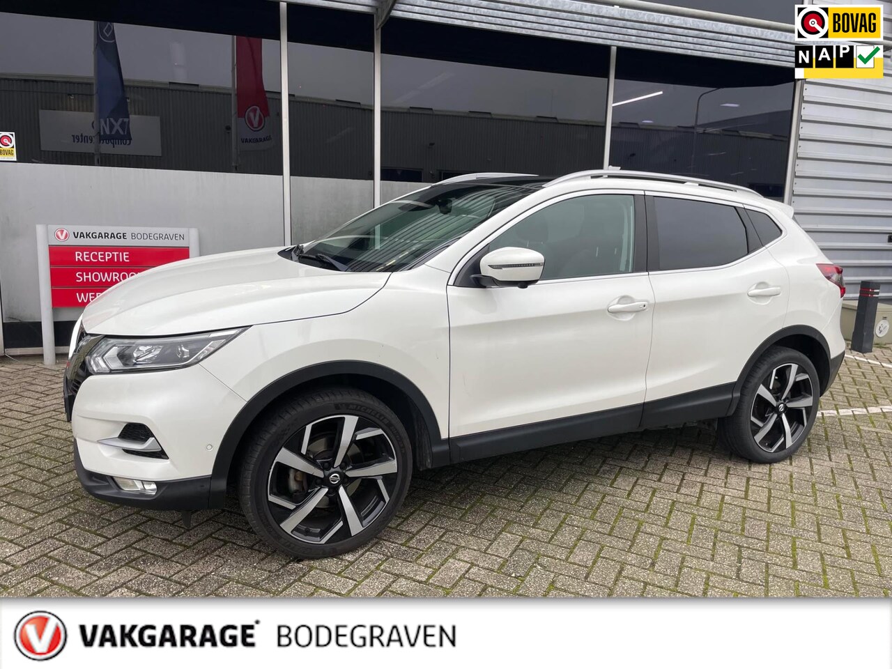 Nissan Qashqai - 1.2 Tekna / 360 camera / panoramadak / trekhaak - AutoWereld.nl