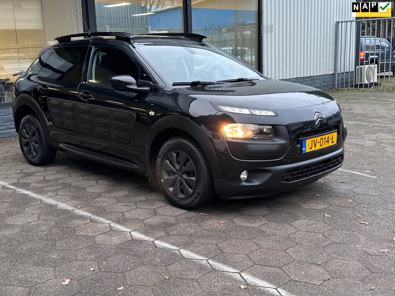 Citroën C4 Cactus - 1.6 BlueHDi Shine* Leder/Stof*Panoramadak*Clima*Navi*Cruise* - AutoWereld.nl