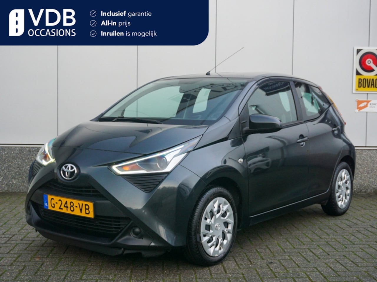 Toyota Aygo - 1.0 VVT-i x-play CarPlay | Camera | Airco | NAP | Led - AutoWereld.nl