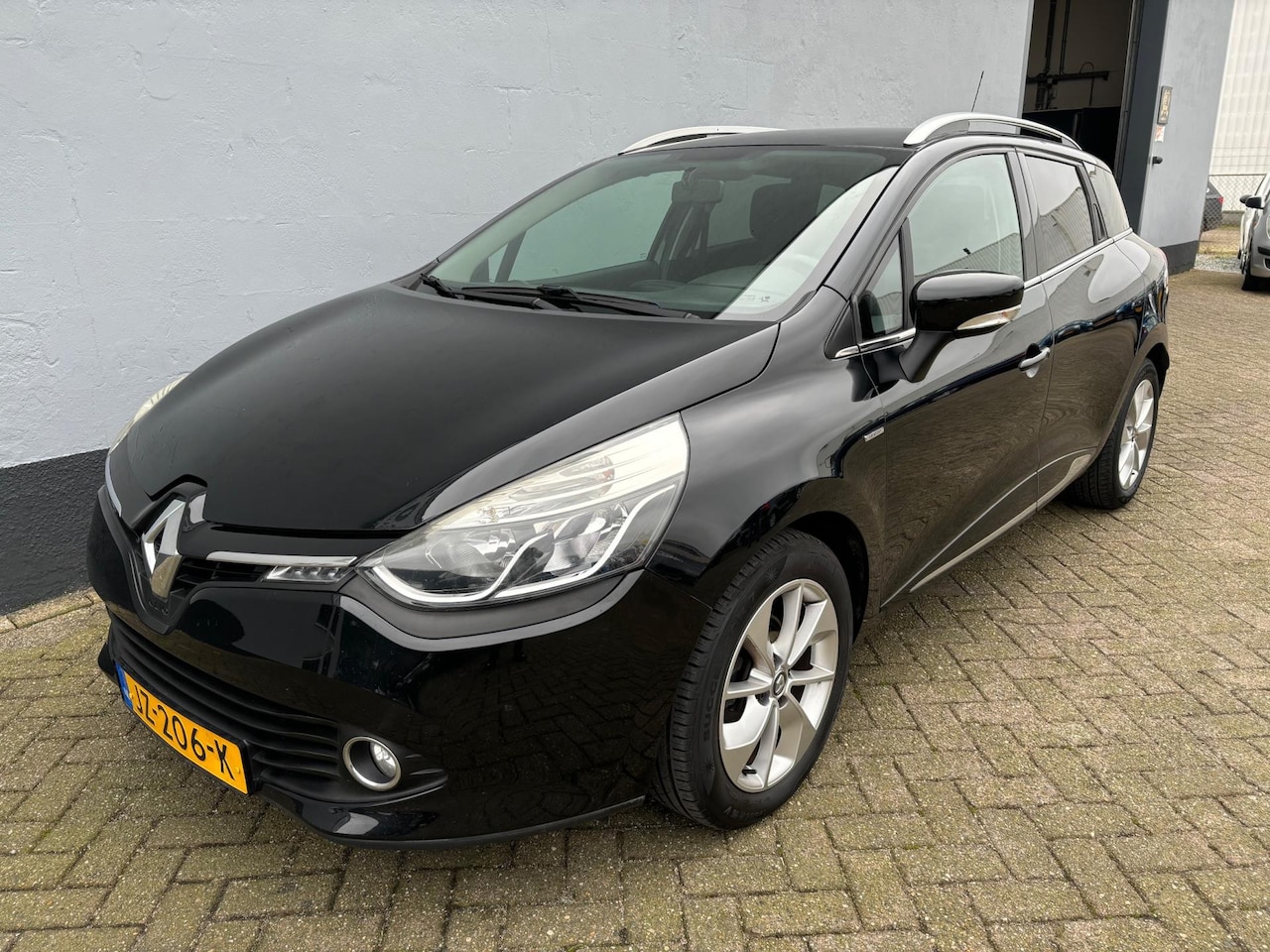 Renault Clio Estate - 0.9 TCe Limited - Cruise Control - AutoWereld.nl