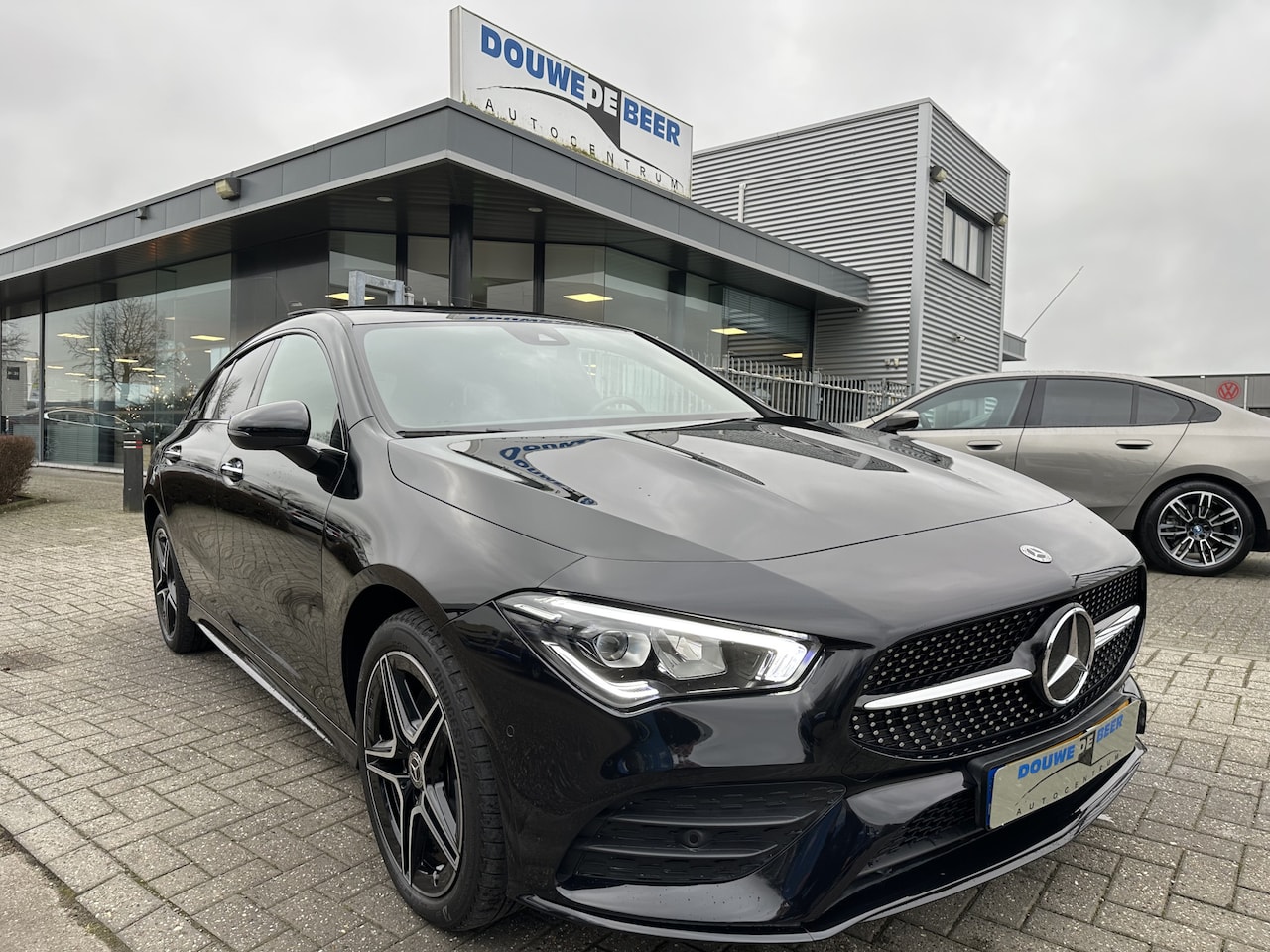 Mercedes-Benz CLA-klasse Shooting Brake - 250 e AMG Line Pano-Dak | Night | Camera | Keyless | Stoelverw. | Sfeerverlichting - AutoWereld.nl