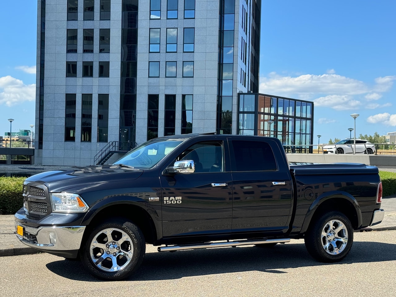 Dodge Ram 1500 - 5.7i HEMI V8 4x4 LPG-G3 6'4 LARAMIE Pano.Xen - AutoWereld.nl