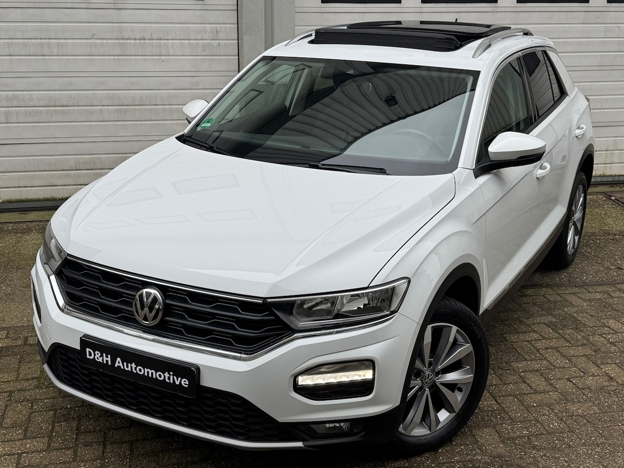 Volkswagen T-Roc - 1.5 TSI Style Lane/Front Assist/Carplay/Automaat/Camera/Pano - AutoWereld.nl