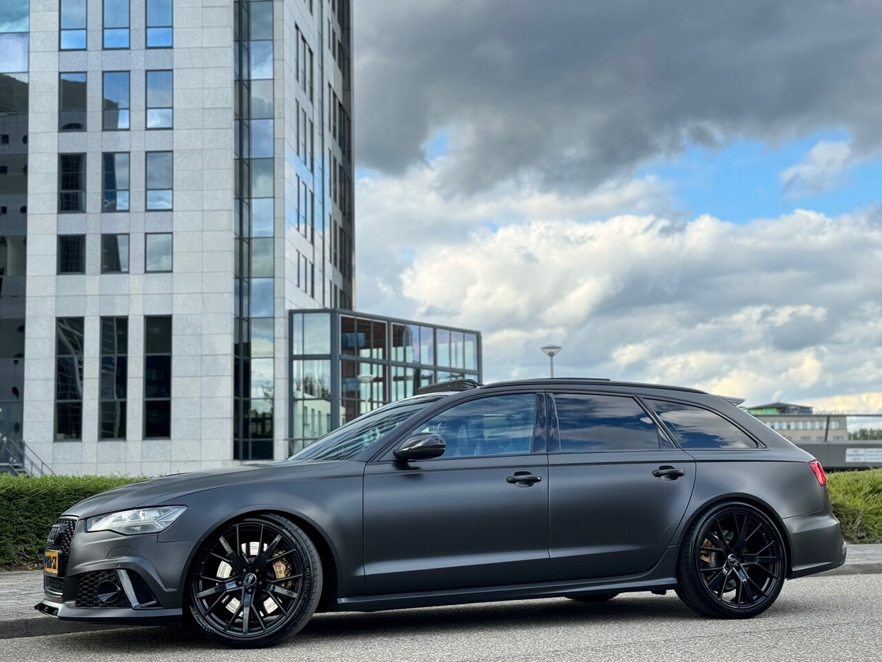 Audi RS6 - 4.0 TFSI 650PK+ V8 Quattro Akrapovic.2xPano.HUD.21' - AutoWereld.nl