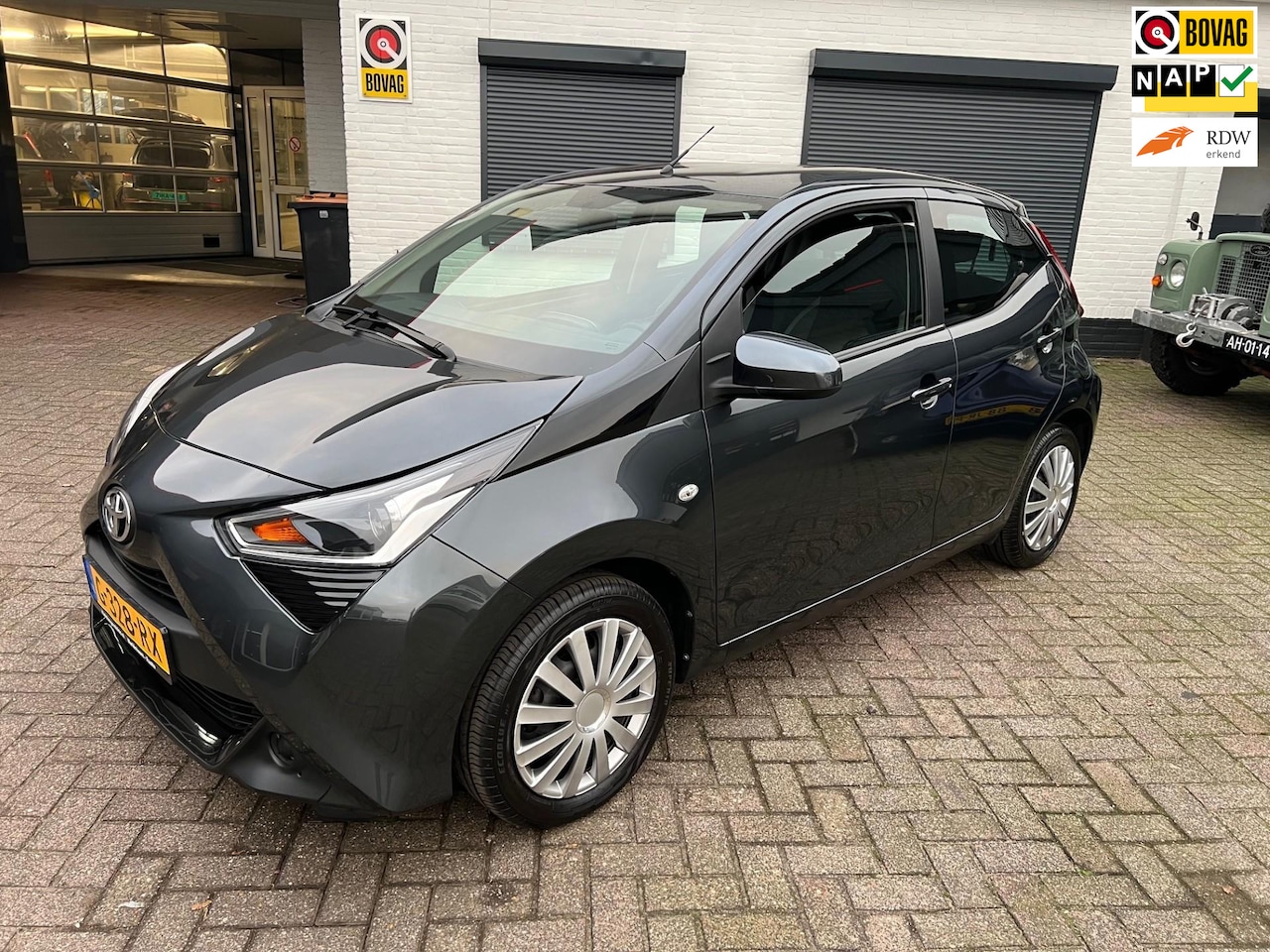 Toyota Aygo - 1.0 VVT-i x-play limited Airco / Camera - AutoWereld.nl