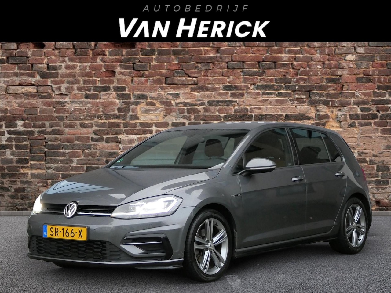 Volkswagen Golf - 1.5 TSI 150 PK R-Line | ACC | Leder | Camera | Trekhaak - AutoWereld.nl