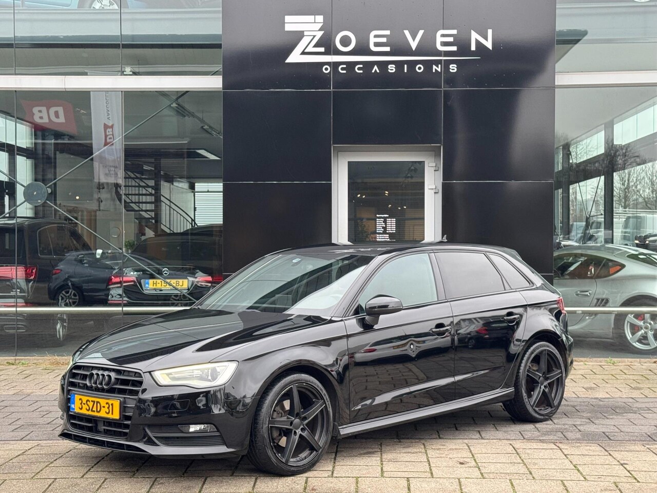 Audi A3 Sportback - 1.6 TDI ultra Edition /black edition/ 18 inch - AutoWereld.nl