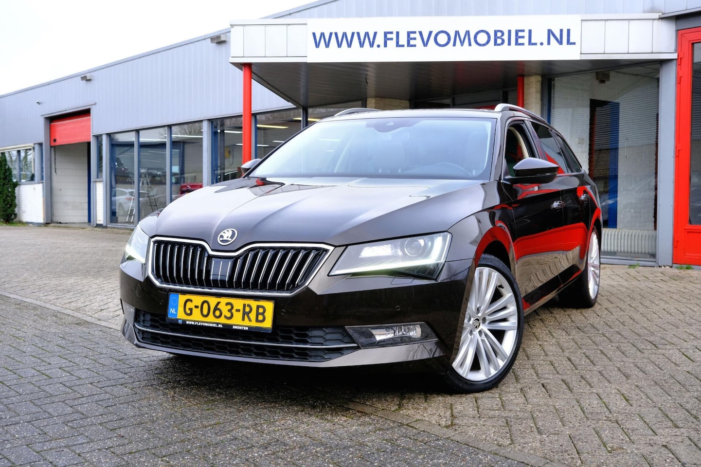 Skoda Superb Combi - 1.4 TSI 150pk ACT Style Business Aut. Xenon|Pano|Navi|Adapt.Cruise - AutoWereld.nl