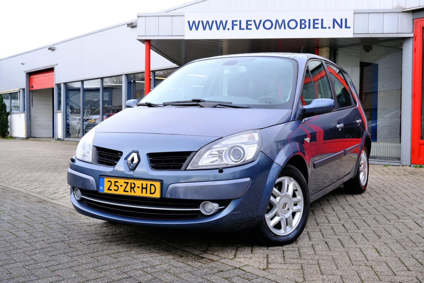 Renault Scénic - 2.0-16V Tech Line Aut. Pano|Xenon|Navi|Clima|LMV - AutoWereld.nl