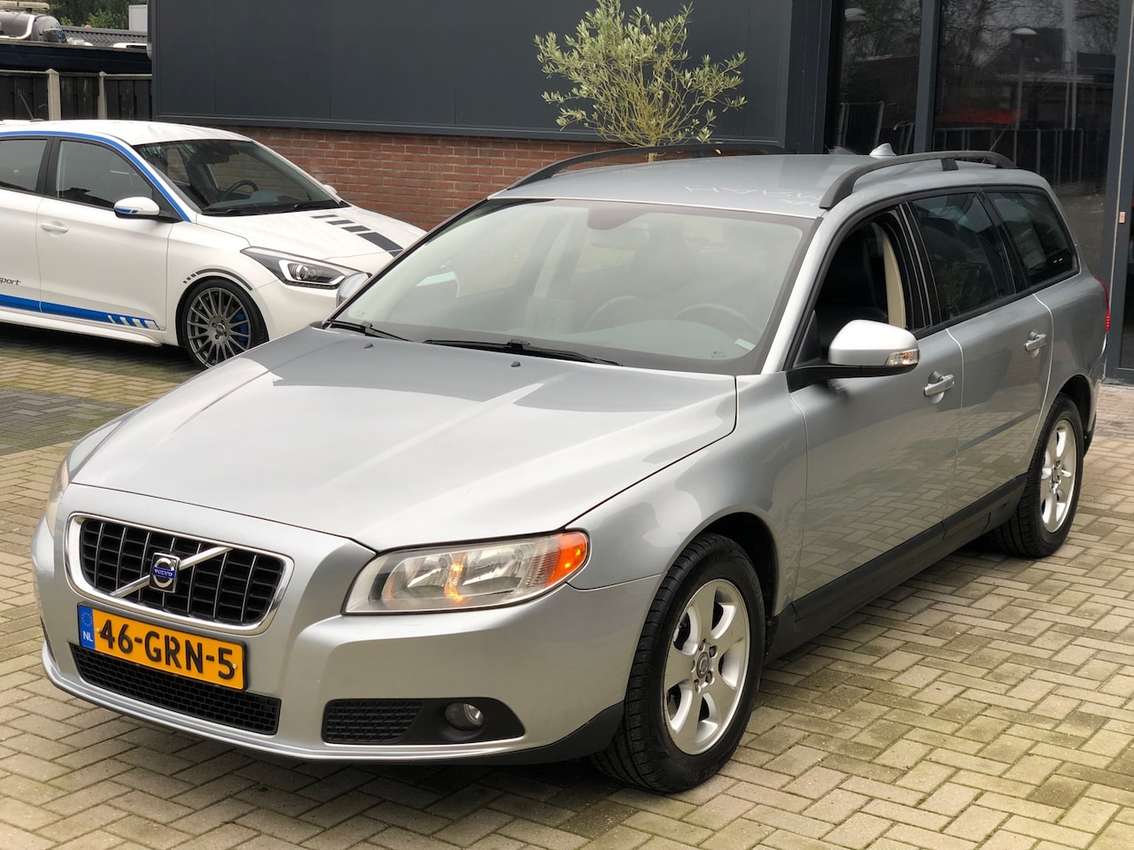 Volvo V70 - 2.0 Momentum LEER NAVI CRUISE CLIMA PDC - AutoWereld.nl