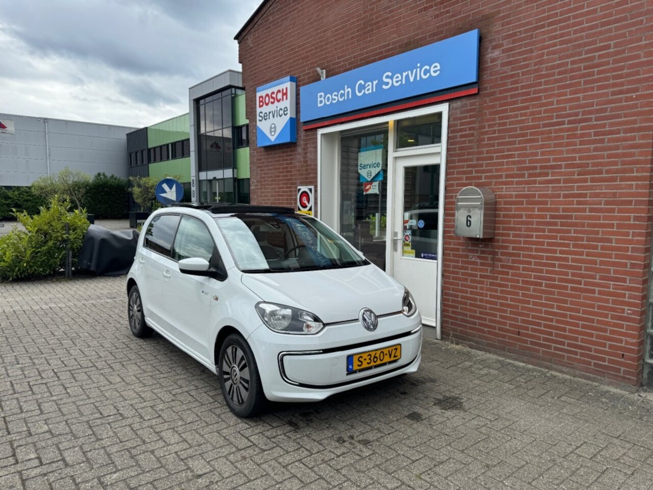 Volkswagen Up! - e-up! 60kW 5-drs I Panoramadak I - AutoWereld.nl