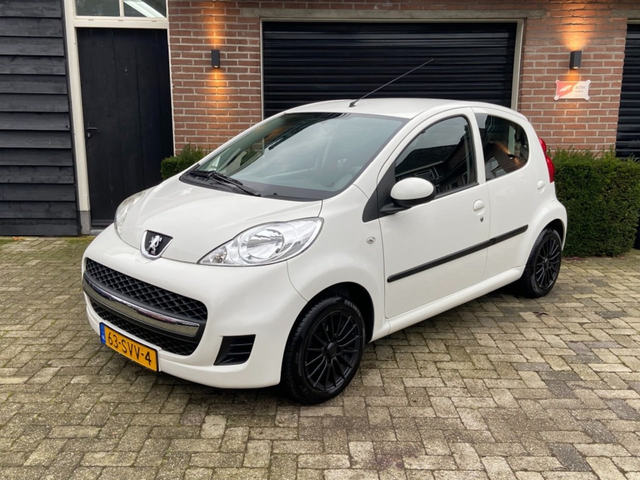 Peugeot 107 - *airco*5deurs*elektrische ramen*lichtmet Velgen*Nieuwe banden* - AutoWereld.nl