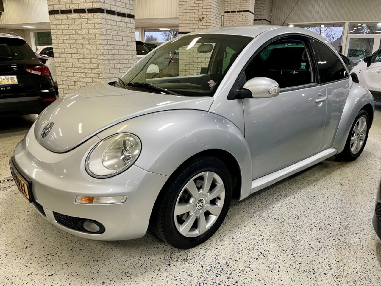 Volkswagen New Beetle - 1.4 16V AIRCO / VERW.STOELEN / AUX / ISOFIX - AutoWereld.nl