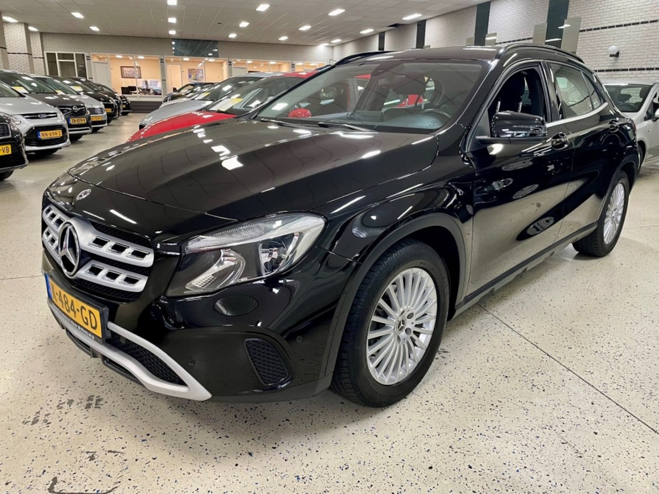 Mercedes-Benz GLA-Klasse - 180 BUS. SOLUTION / Airco / Cruise / Navi / Leder/Stof - AutoWereld.nl