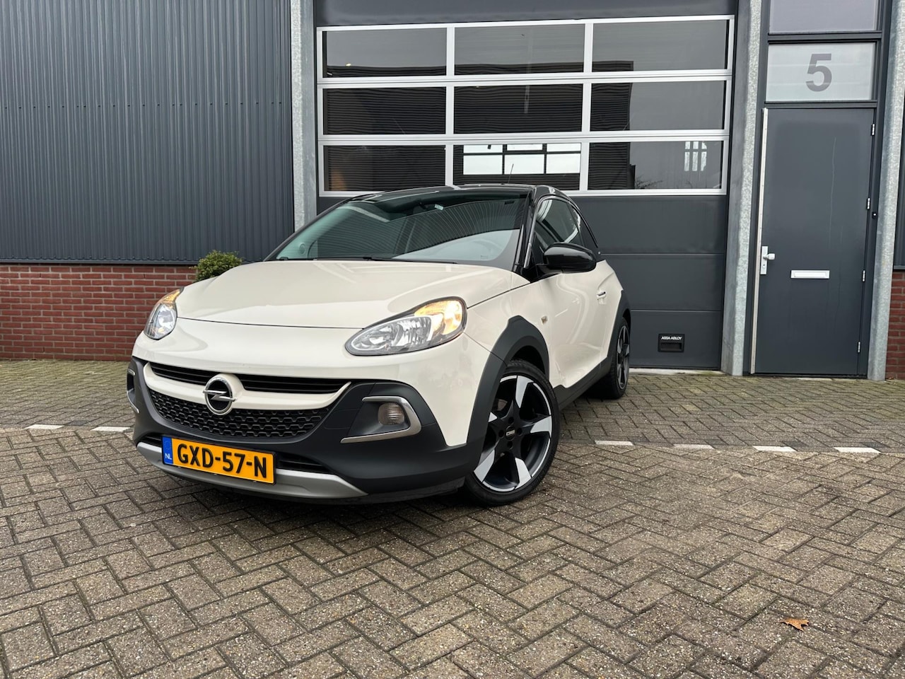 Opel ADAM - Rocks 1.4, Stoel/stuur verwarming, Cruise control, Bluetooth, Airco - AutoWereld.nl