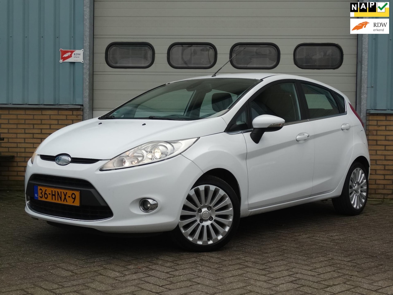 Ford Fiesta - 1.6 Titanium Airco, lichtmetaal, cuise - AutoWereld.nl