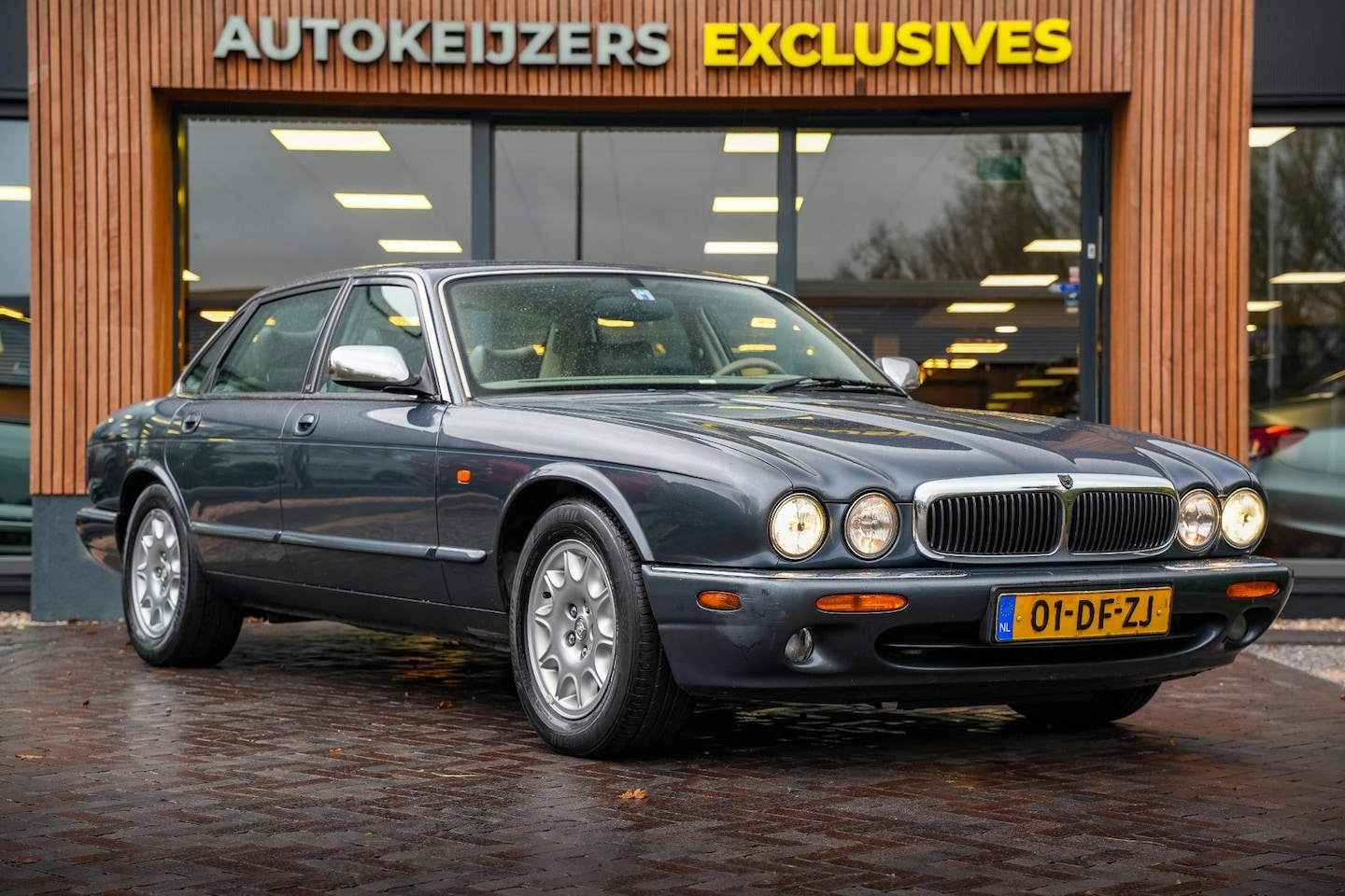 Jaguar XJ - 3.2 V8 Executive Schuifdak Leer Radio/CD 16''LM - AutoWereld.nl