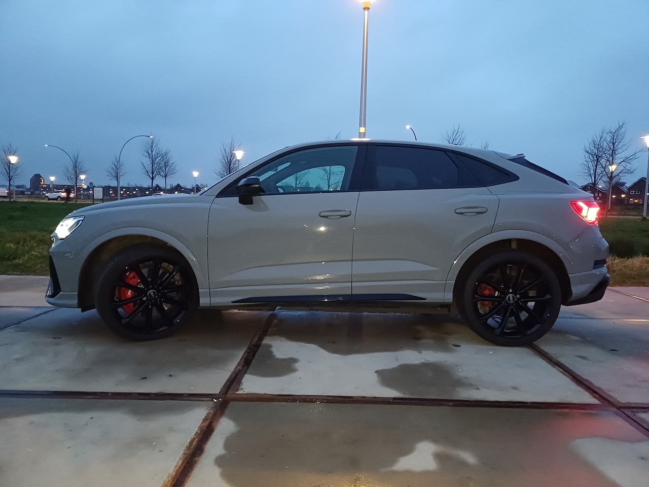 Audi Q3 Sportback - TFSI RS RSQ3 BOMVOLLE AUTO - AutoWereld.nl