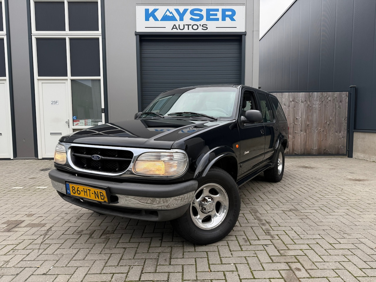 Ford Explorer - USA 4.0 V6 XLT 4x4 AUT Stoelverw Cruise Keurige Staat - AutoWereld.nl