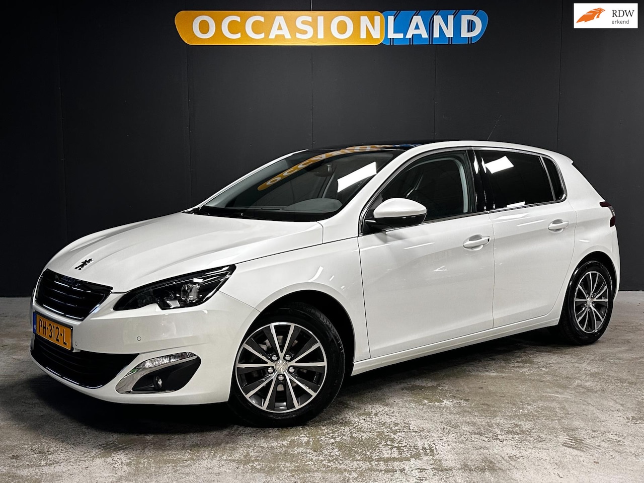 Peugeot 308 - 1.2 PureTech Allure |PANO|CAM|TREKHAAK! - AutoWereld.nl