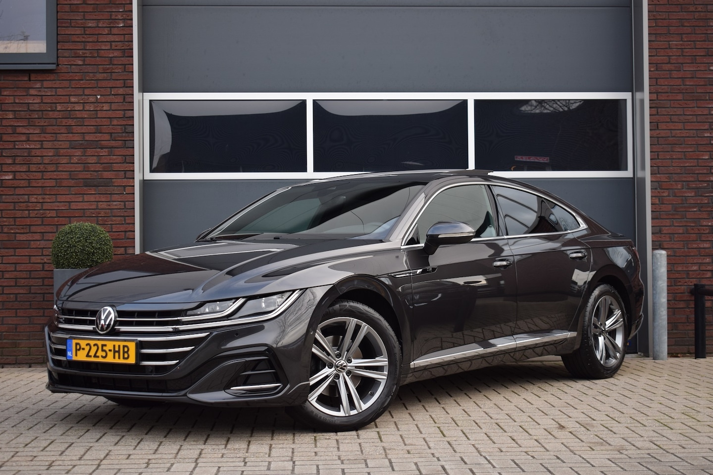 Volkswagen Arteon - 2.0 TSI 190pk DSG R-Line Pano | Leer | H&K - AutoWereld.nl