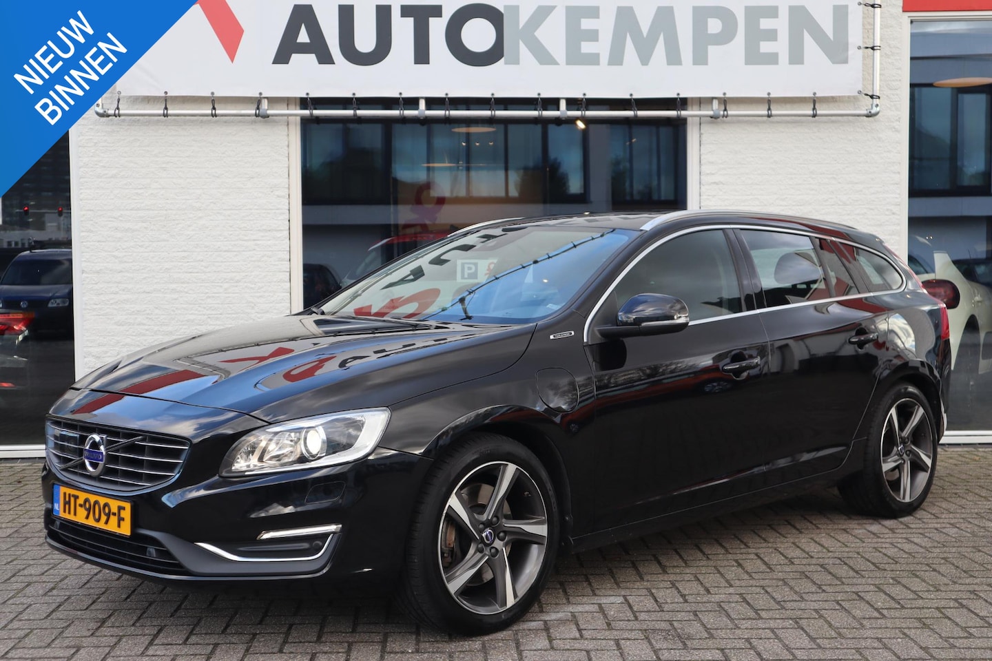 Volvo V60 - 2.4 D6 Twin Engine R-DESIGN SCHUIFDAK|ADAPTIVE|LEER|TREKHAAK - AutoWereld.nl