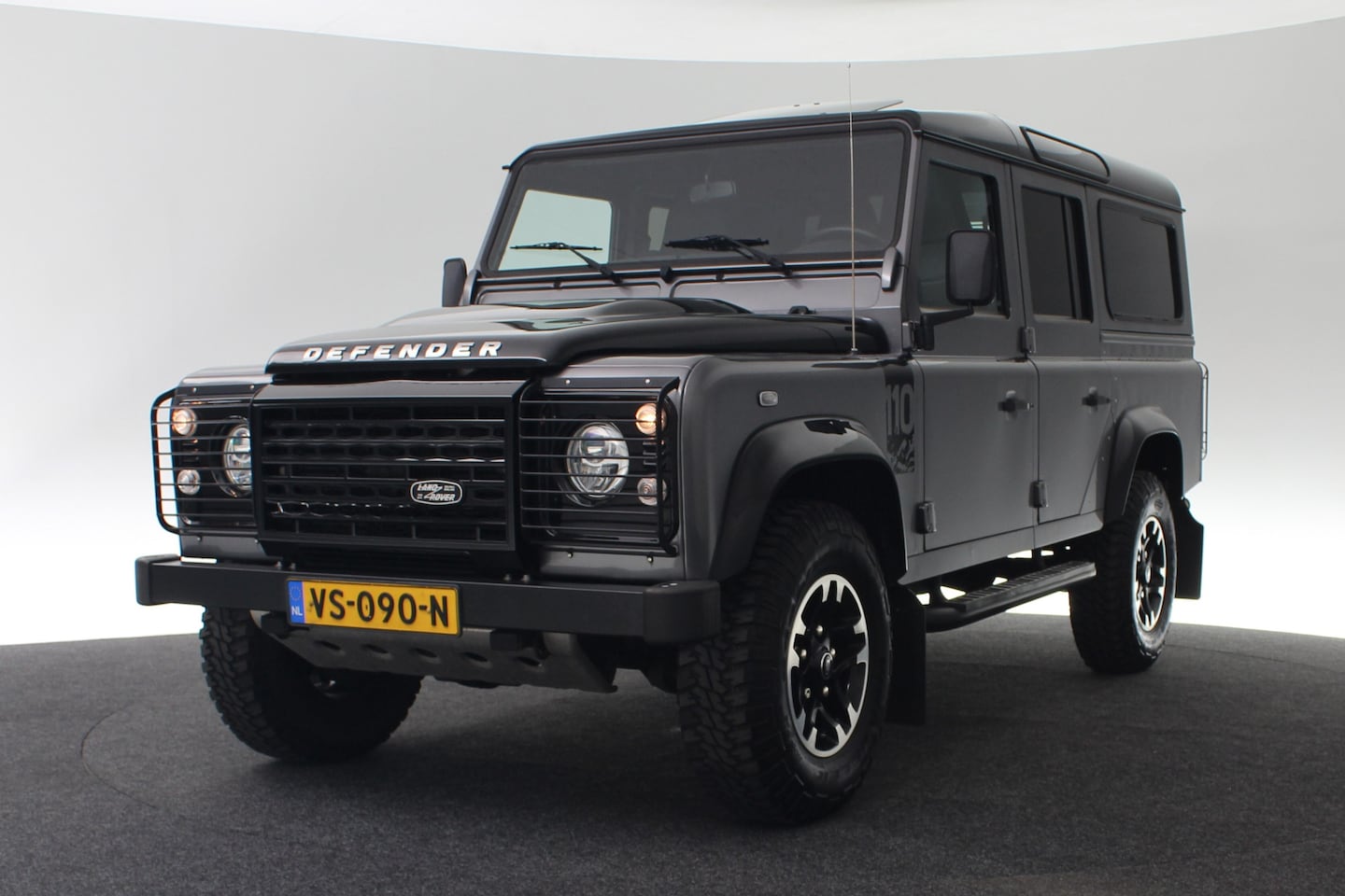 Land Rover Defender 110 - 2.2 D SW Adventure, NL-Auto, BTW Auto, 1e Eigenaar. - AutoWereld.nl