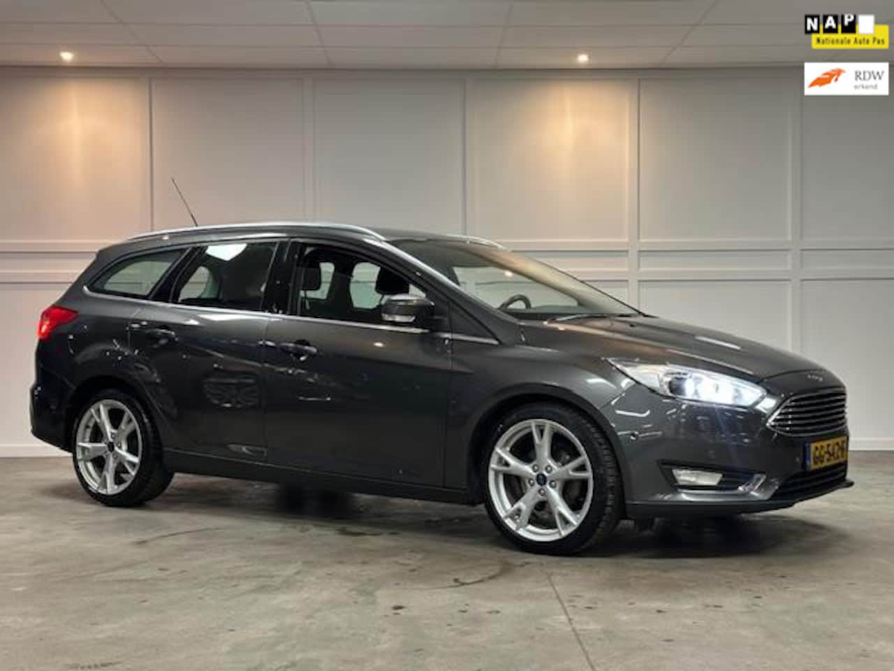 Ford Focus Wagon - 1.0 Titanium Edition / 2015 / Navi / Trekhaak / Cruise / Navi - AutoWereld.nl