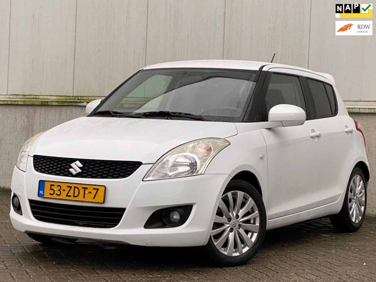 Suzuki Swift - 1.2 Exclusive EASSS NAP I CRUISE I DEALER ONDERHOUDEN I KEYLESS I TREKHAAK I START-STOP - AutoWereld.nl