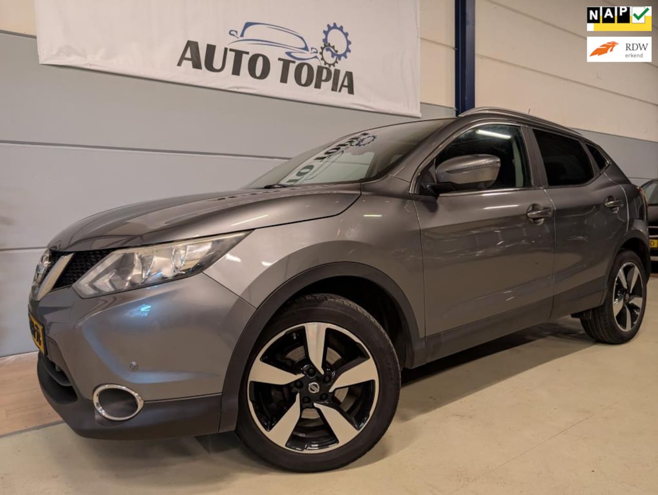 Nissan Qashqai - 1.2 Connect Edition * Pano - 360 Camera - Navi * - AutoWereld.nl