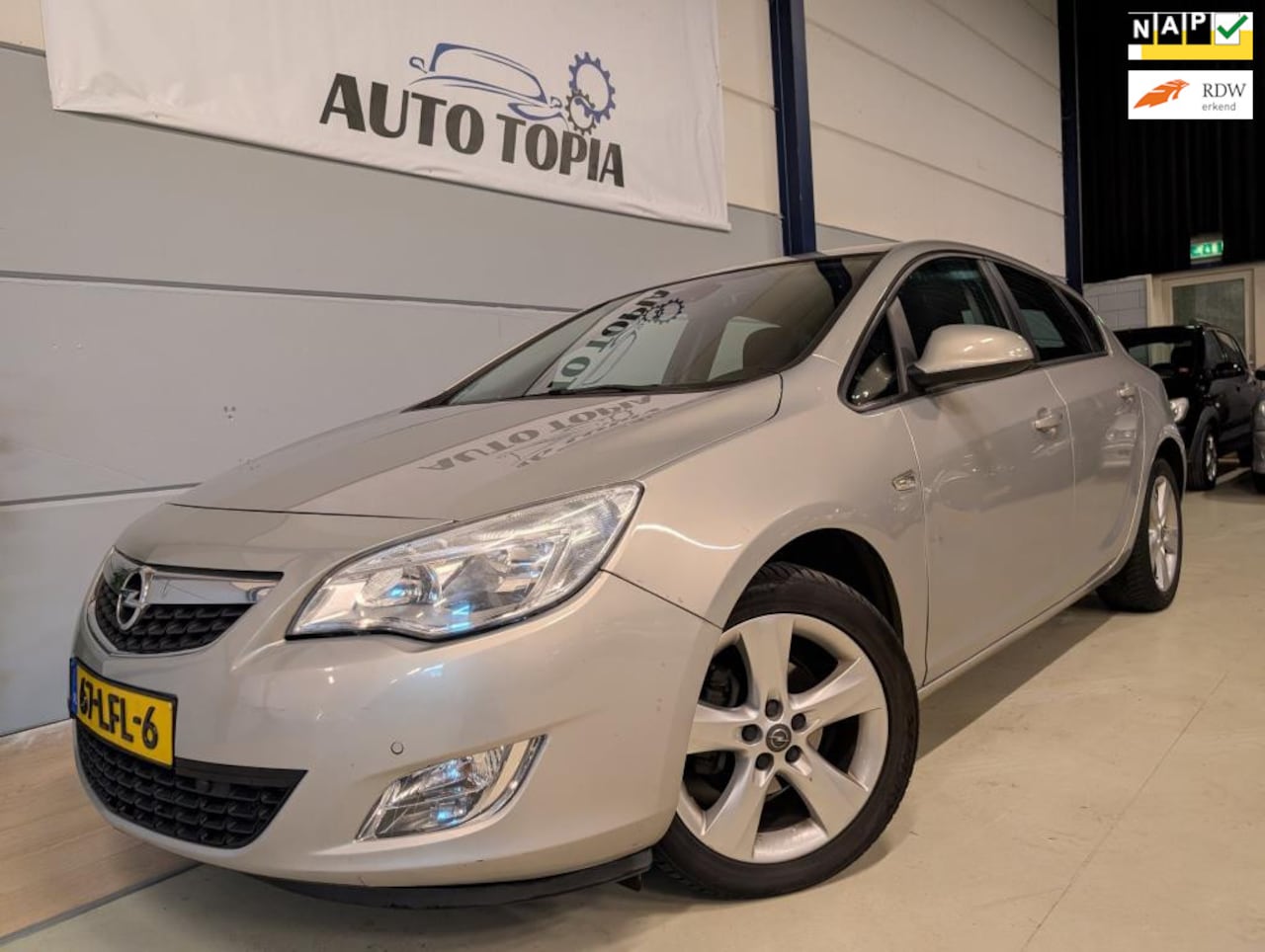 Opel Astra - 1.6 Edition * Navi - PDC V+A - LM Velgen * - AutoWereld.nl