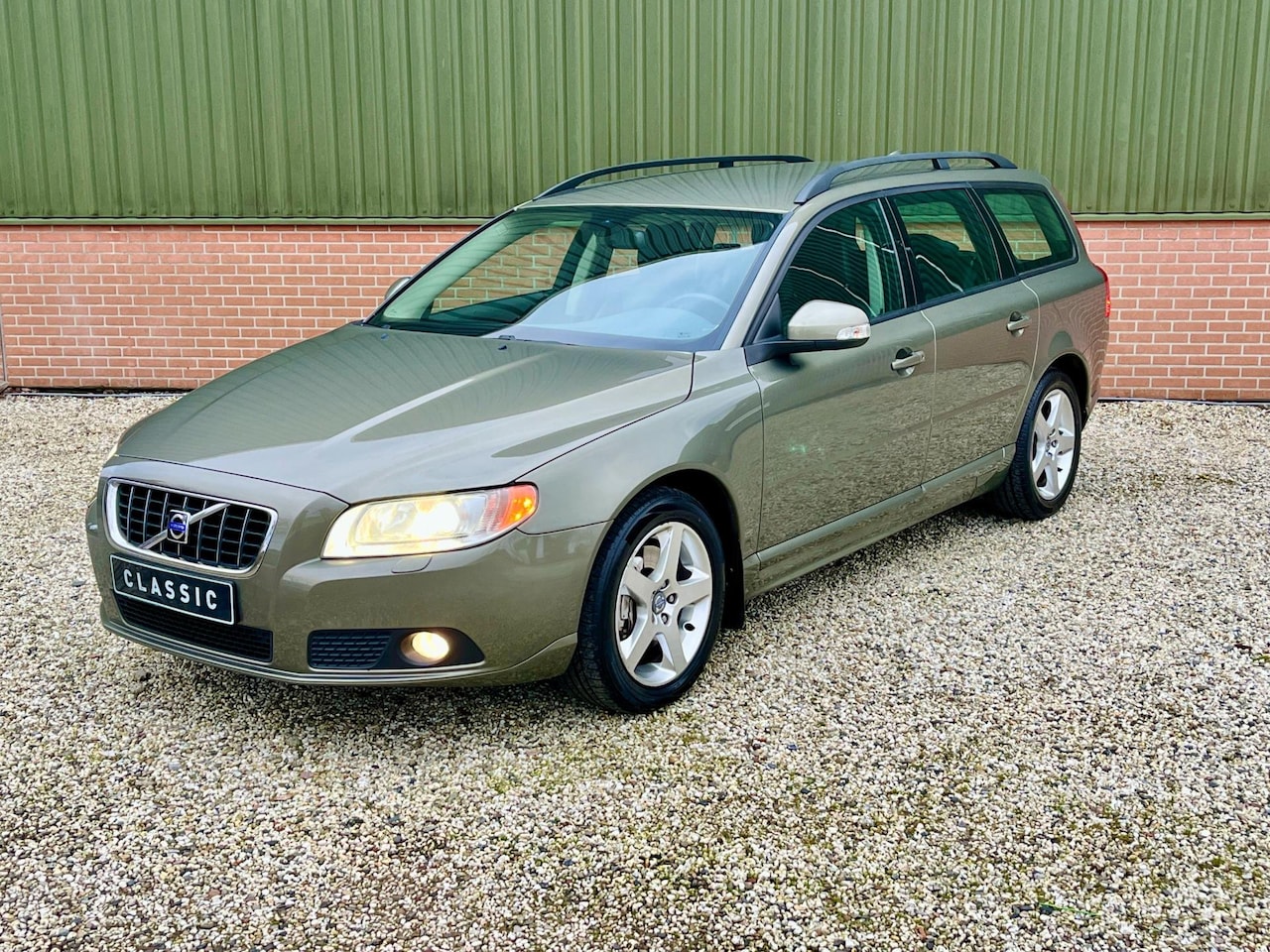 Volvo V70 - 2.5T- Nieuw Model! "Caper Green" - AutoWereld.nl