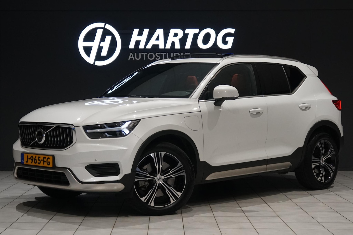 Volvo XC40 - 1.5 T5 Twin Engine Inscription 262PK + 360 CAMERA / PANORAMA / ADAPTIVE CRUISE - AutoWereld.nl