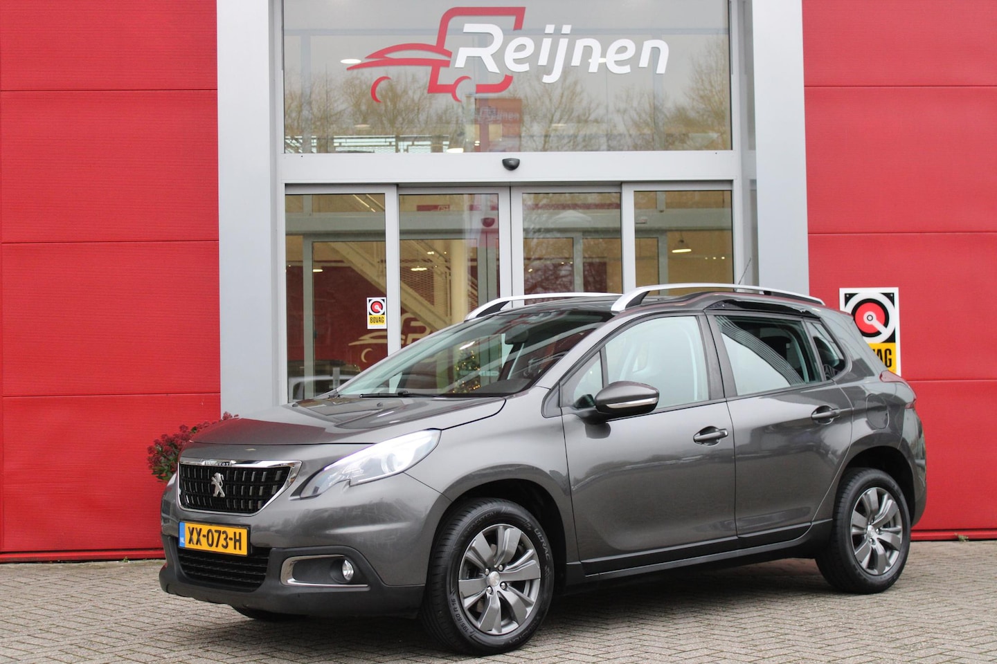 Peugeot 2008 - 1.2 110PK AUTOMAAT BLUE LION | PANORAMA DAK | APPLE CARPLAY/ANDROID AUTO | NAVIGATIE | PAR - AutoWereld.nl