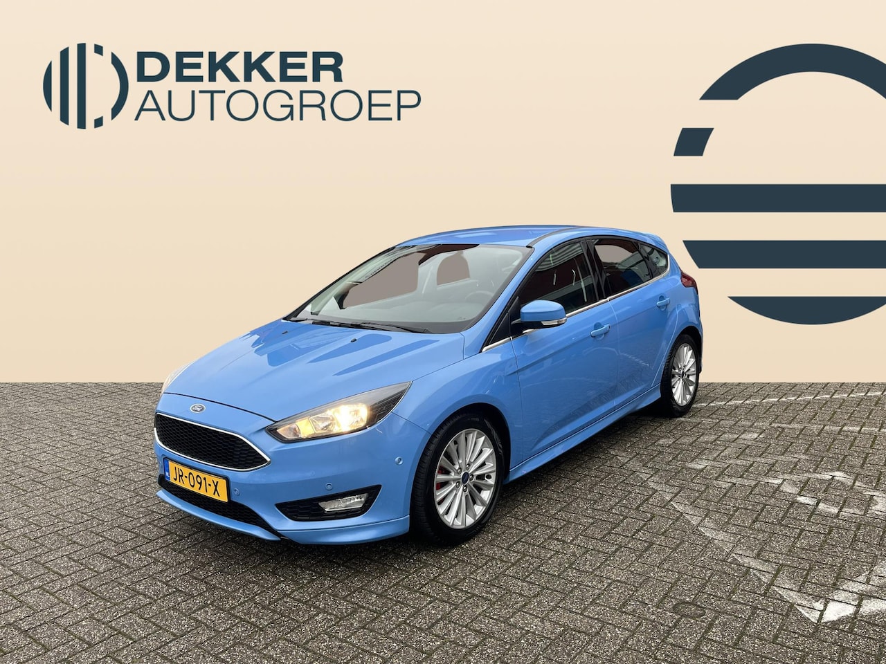 Ford Focus - 1.5 Titanium VERWARMDE VOORRUIT / PARKEERSENSOREN VOOR EN ACHTER. - AutoWereld.nl