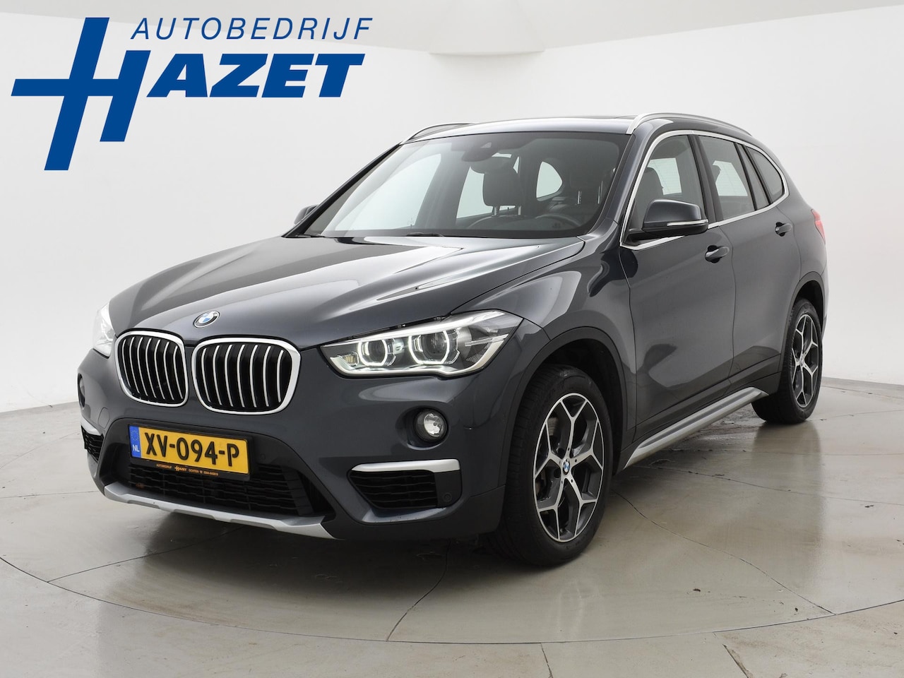 BMW X1 - sDrive20i 192 PK AUT. + PANORAMA / LEDER SPORTINT. / HEAD-UP / LED / CAMERA - AutoWereld.nl