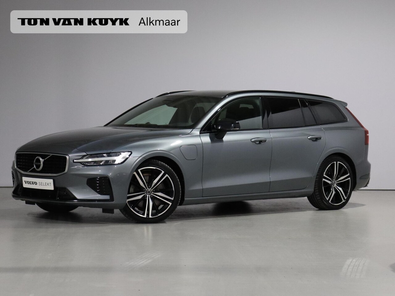 Volvo V60 - T6 AWD Twin Engine R-Design / B&W audio / Trekhaak / Stoel massage+ventilatie / Stoel+stuu - AutoWereld.nl